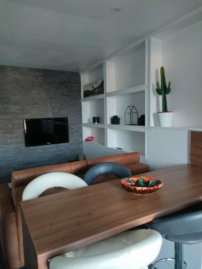 Le Petit Cocon - Parking Prive - Lyon Sud Apartment Vénissieux Екстериор снимка