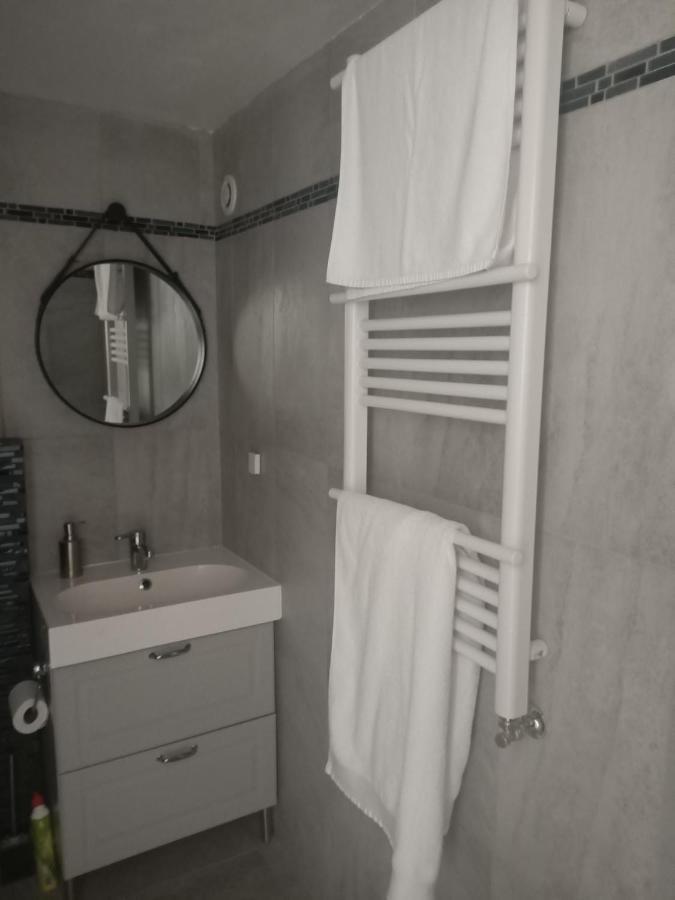 Le Petit Cocon - Parking Prive - Lyon Sud Apartment Vénissieux Екстериор снимка