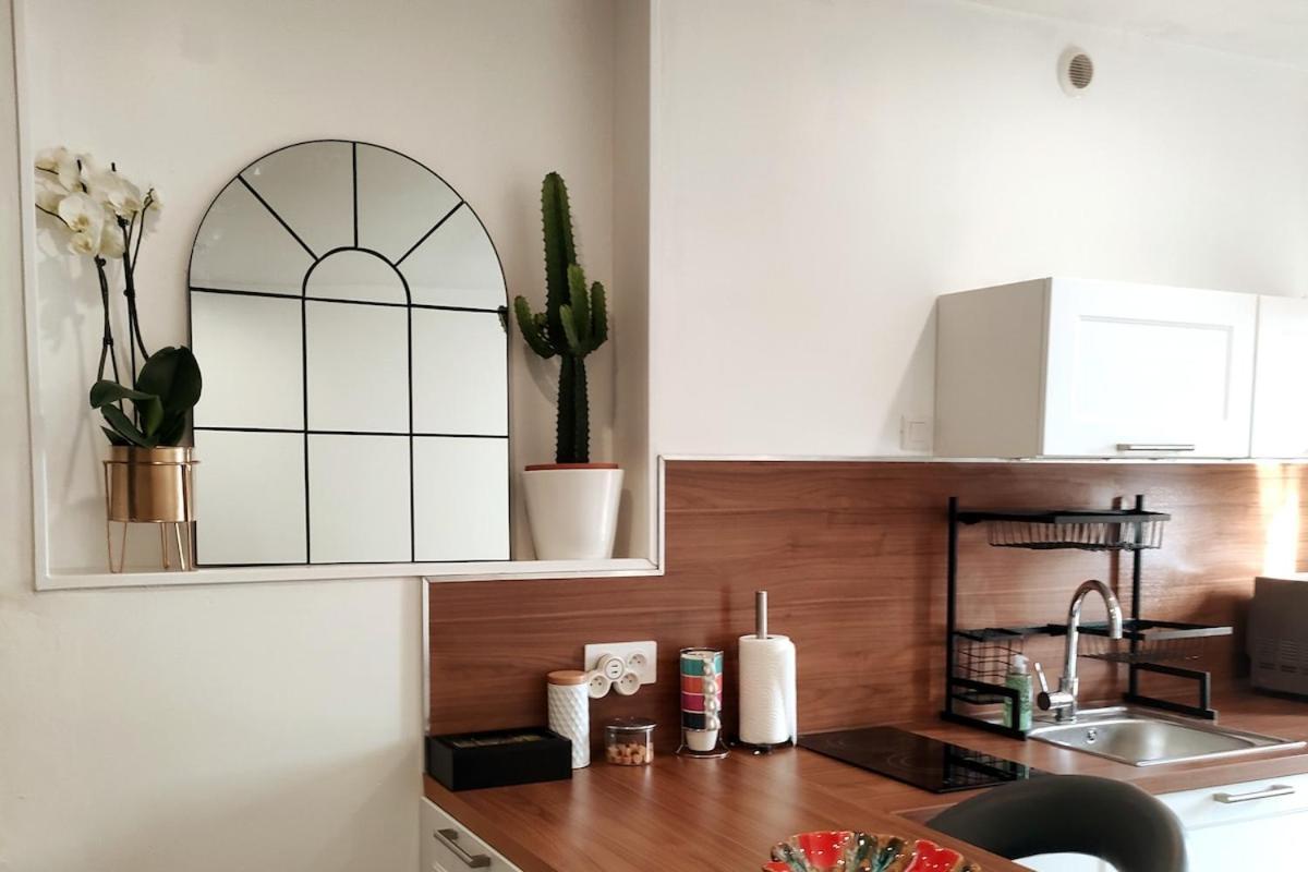 Le Petit Cocon - Parking Prive - Lyon Sud Apartment Vénissieux Екстериор снимка