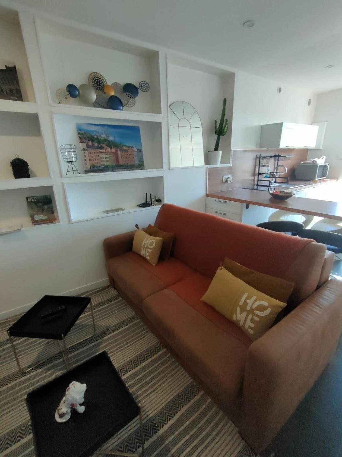 Le Petit Cocon - Parking Prive - Lyon Sud Apartment Vénissieux Екстериор снимка