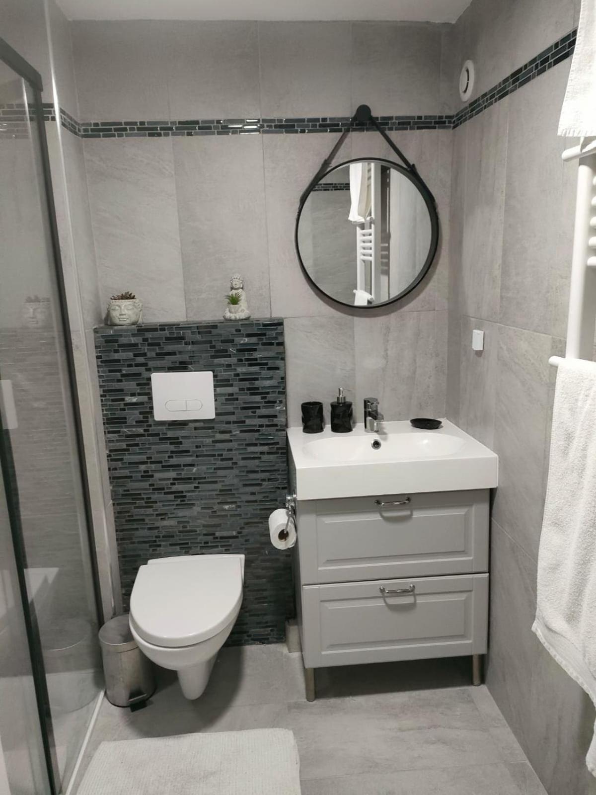 Le Petit Cocon - Parking Prive - Lyon Sud Apartment Vénissieux Екстериор снимка